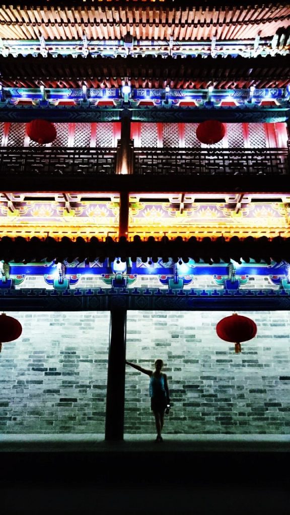 chengdu mestske hradby vecer